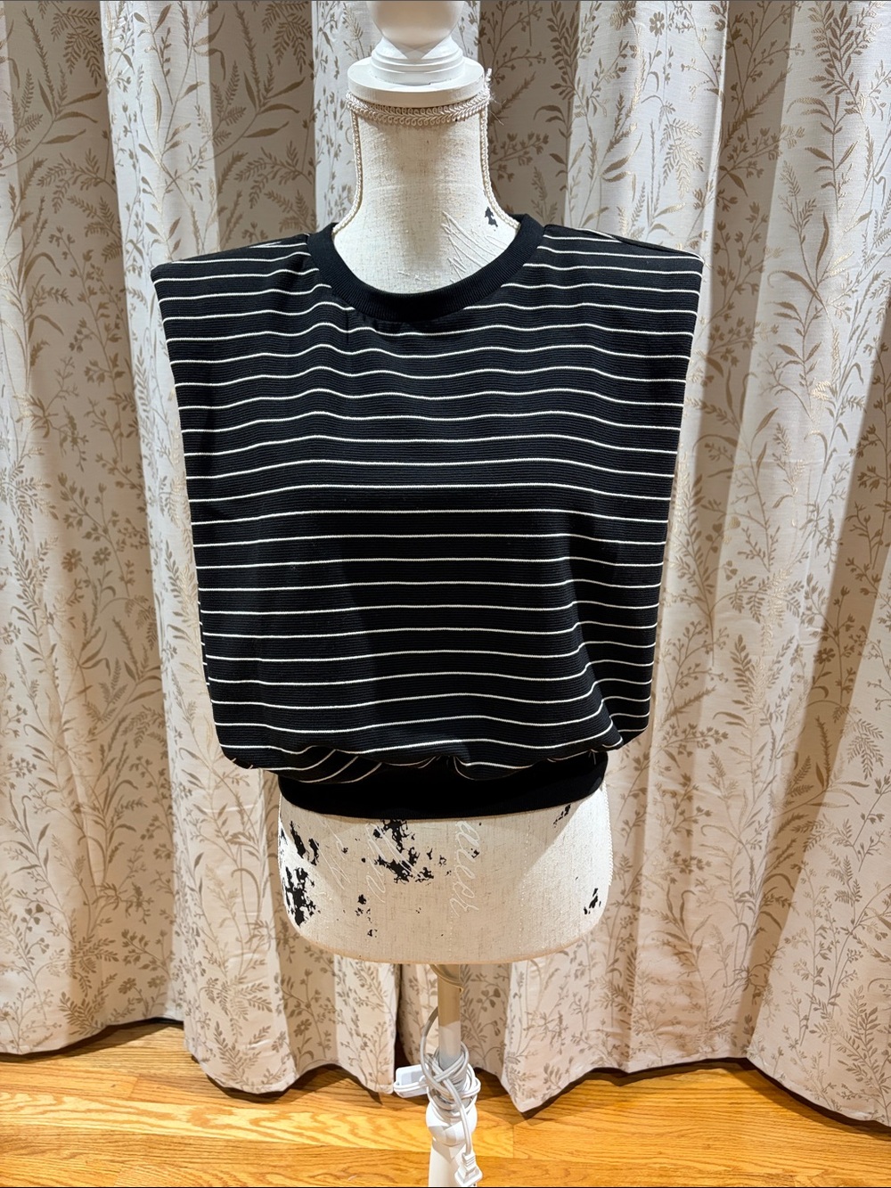 Source Unknown Black and White Striped Padded-Shoulder Muscle Tee